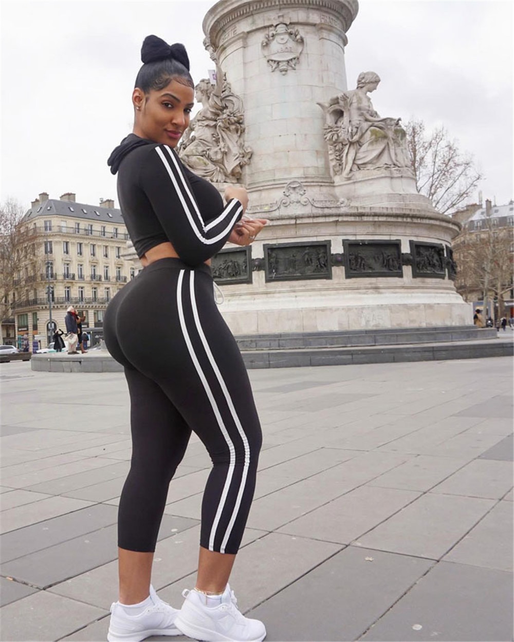Ensemble 2 pièces fitness legging et crop top à cpuche