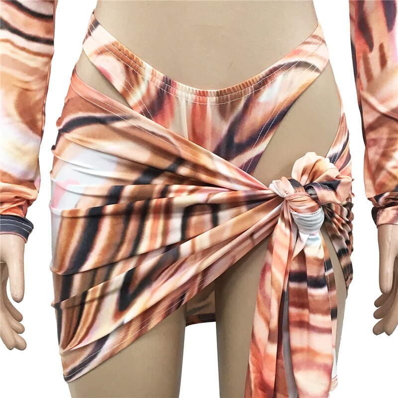 Ensemble trois pièces imprimé ondulé, T-shirt et jupe avec tanga