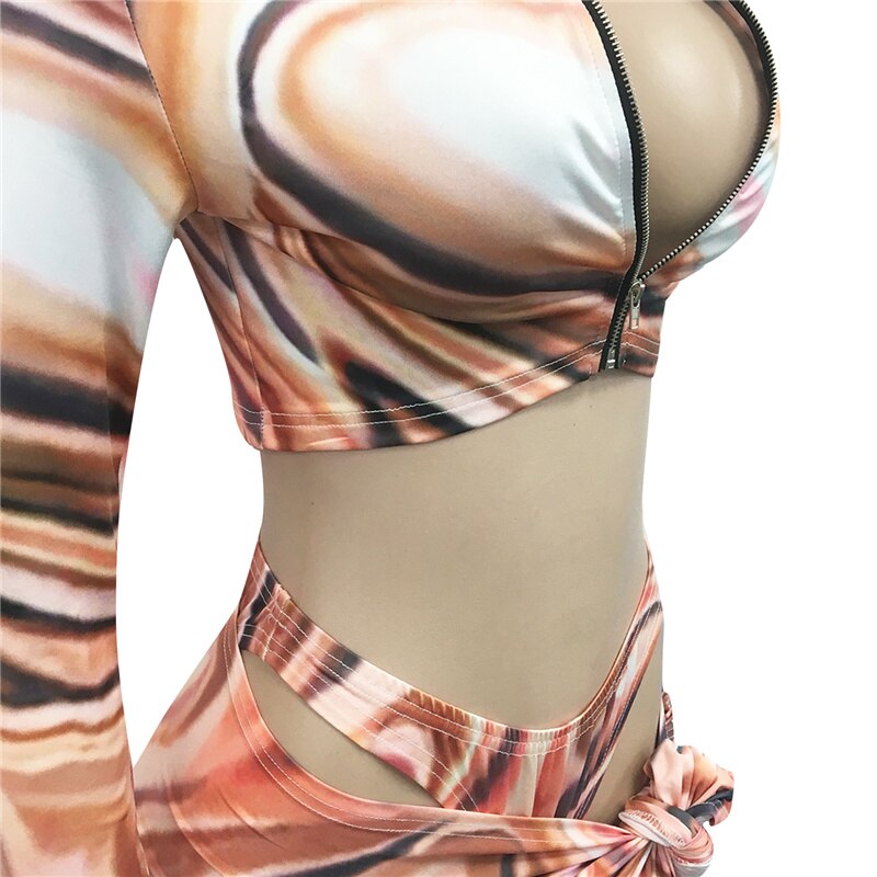 Ensemble trois pièces imprimé ondulé, T-shirt et jupe avec tanga