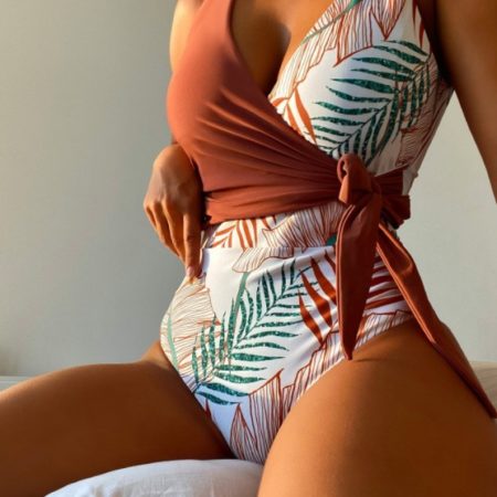 Une pièce maillot de bain Très sexy, rouge vin jungle